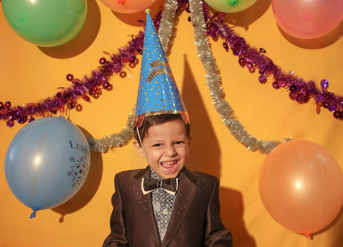 un enfant à son anniversaire
