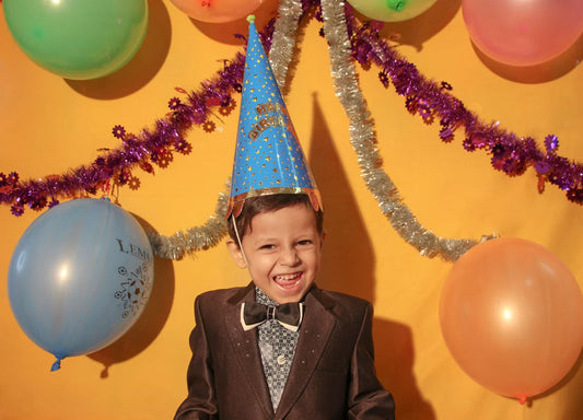 un enfant à son anniversaire
